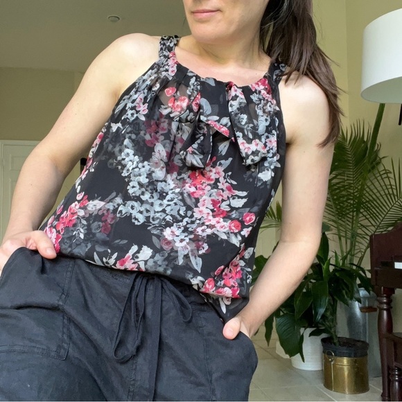 White House Black Market Bow Tie Printed Black Pink Floral Halter Top, size 6P - Picture 6 of 14
